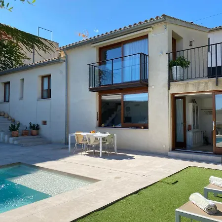 Isabel, Hometown In *