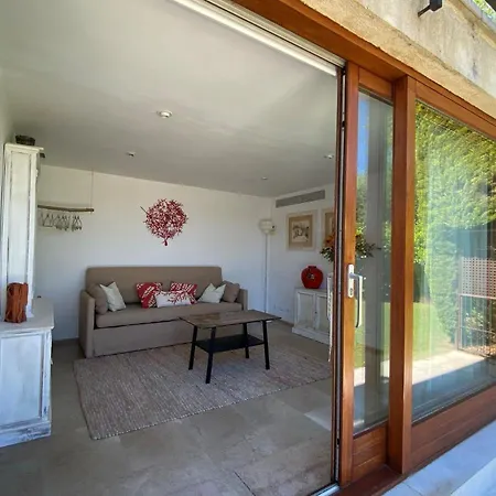 Tatil Evi Isabel, Hometown In