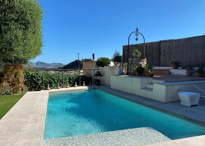 Isabel, Hometown In *